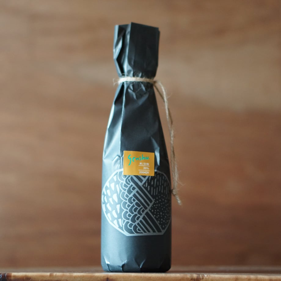 genshu. 米熟成 2004DY 39度 720ml